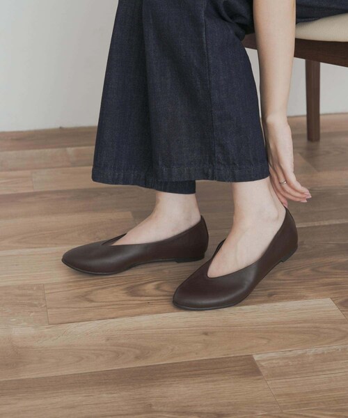 URBAN RESEARCH DOORS(アーバンリサーチドアーズ)の「Vカットパンプス(パンプス・レディース・BLACK/BROWN・35/36/37/38)」の17枚目の写真