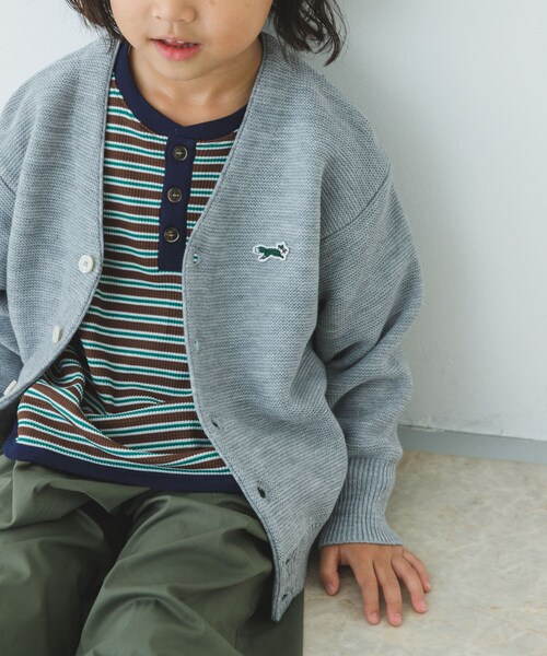 URBAN RESEARCH DOORS(アーバンリサーチドアーズ)の「『別注』PENNEYS×DOORS THE FOX Vネックカーディガン(KIDS)(カーディガン/ボレロ・キッズ・RED/BLUE/TOP GRAY・105/120/135)」の5枚目の写真
