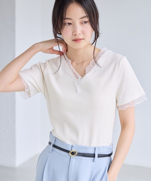 VIS（ビス）の「レーストリムVネックTシャツ/汗ジミ加工（Tシャツ/カットソー・レディース・ブラック/ライトグレー/オフホワイト・F）」の19枚目の写真