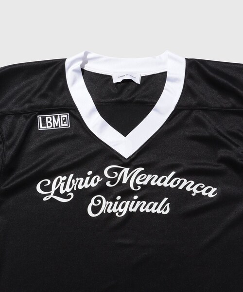 ADAM ET ROPE'(アダムエロペ)の「【LIBRIO MENDONCA/リブリオ メンドンサ】 AMERICAN FOOTBALL TOP(Tシャツ/カットソー・メンズ・ブラック/レッド・L/M)」の7枚目の写真