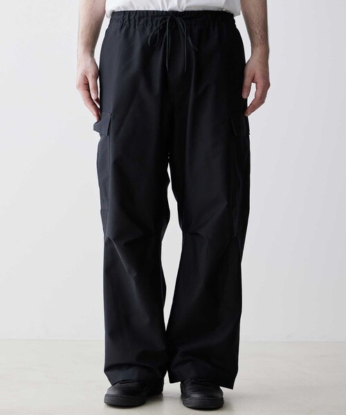 ADAM ET ROPE'（アダムエロペ）の「【ACT/アクト】超軽量 ワイド イージー カーゴパンツ / 速乾 / ストレッチ / イージーケア（カーゴパンツ・メンズ・ブラック/チャコール・L/M）」の12枚目の写真