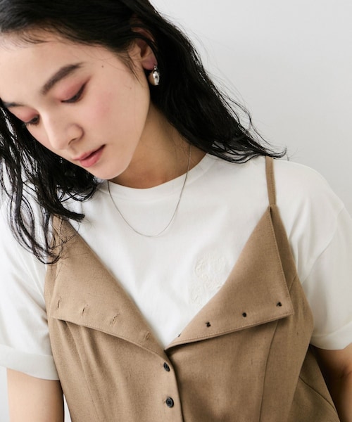 VIS(ビス)の「ボクシークロップド刺繍Tシャツ(Tシャツ/カットソー・レディース・チャコール/ホワイト/ブルー・F)」の1枚目の写真