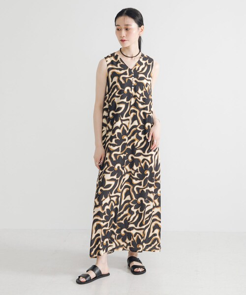 URBAN RESEARCH（アーバンリサーチ）の「SPRINTEXボタニカルプリントワンピース（ワンピース・レディース・GRG×NVY/IVO×BLK・FREE）」の21枚目の写真