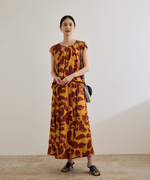 ROPE'（ロペ）の「DEVEAUXジオメトリックフラワーブラウス（シャツ/ブラウス・レディース・ブラック/オレンジ・F）」の8枚目の写真