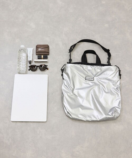 ADAM ET ROPE'(アダムエロペ)の「【HUNTER for ADAM ET ROPE'】別注 TRAVEL MULTI FUNCTION TOTE(トートバッグ・レディース・シルバー・F)」の11枚目の写真