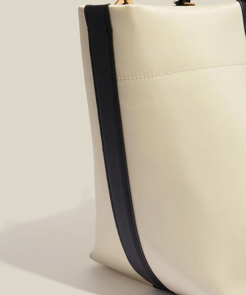 ROPE'（ロペ）の「【E'POR】【A4/PC対応・撥水加工・軽量】BOAT BAG Large（トートバッグ・レディース・ブラック/キナリ・F）」の13枚目の写真