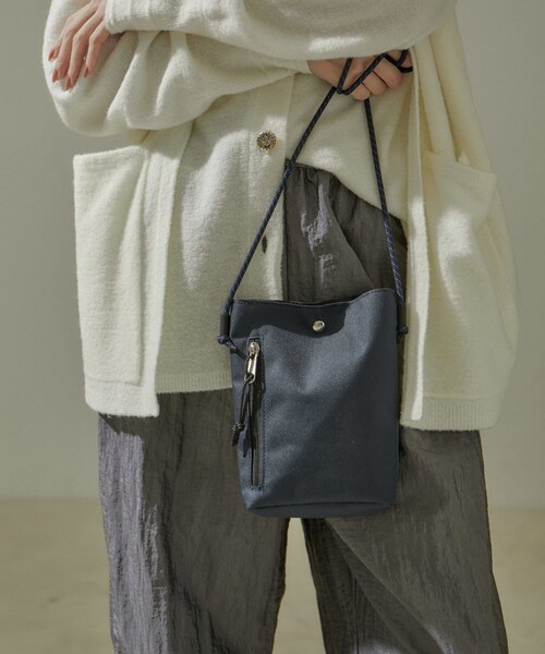 ADAM ET ROPE'（アダムエロペ）の「【WEB限定】[ショルダーバッグ付き・ユニセックスで使える・軽量・A4対応・大容量]バッグパック 3（バックパック/リュック・レディース・ブラック/グレー/グレー系/ダークブラウン/ネイビー・F）」の20枚目の写真