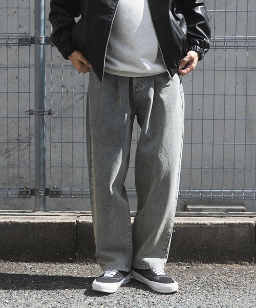ITEMS URBANRESEARCH(アイテムズ アーバンリサーチ)の「Dusty Wide Tapered Jeans(その他パンツ・メンズ・SAND/OCEAN/STONE・M/L)」の2枚目の写真