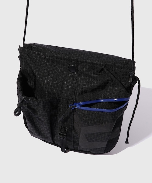 ADAM ET ROPE'（アダムエロペ）の「【Etudes Studio/エチュードストゥディオ】CAYL CROSSBODY BAG（ボディバッグ/ウエストポーチ・メンズ・ブラック・F）」の6枚目の写真