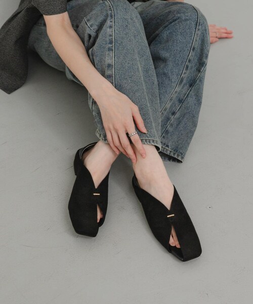 SENSE OF PLACE by URBAN RESEARCH(センスオブプレイスバイアーバンリサーチ)の「Vカットアシンメトリーパンプス(パンプス・レディース・BLACK/BROWN・S/M/L)」の5枚目の写真
