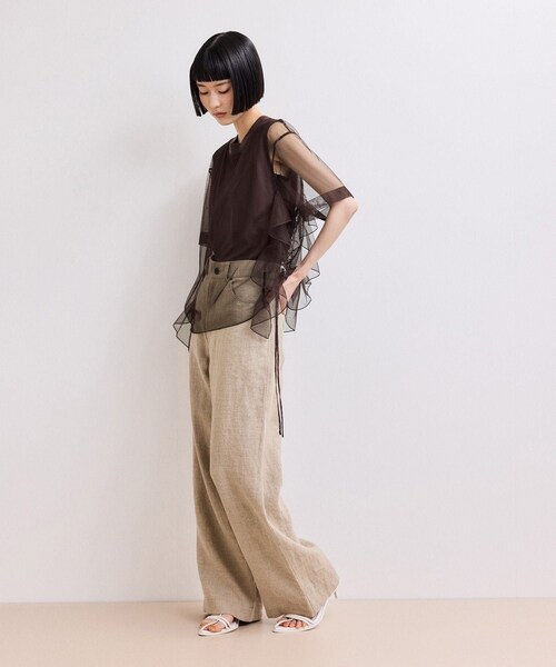 ADAM ET ROPE'(アダムエロペ)の「【WEB限定】・【サステナブル】・【定番】ギャザーチュールトップス(Tシャツ/カットソー・レディース・ブラック/ホワイト/ダークブラウン・F)」の5枚目の写真