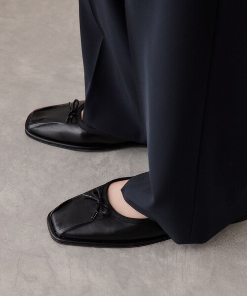 ADAM ET ROPE'（アダムエロペ）の「タックバレエシューズ（バレエシューズ・レディース・ブラック/ブラウン/ベージュ・23.0/23.5/24.0/24.5）」の3枚目の写真