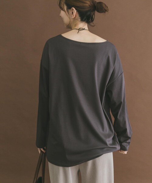 ITEMS URBANRESEARCH（アイテムズ アーバンリサーチ）の「シルケットボートネックロンTシャツ（Tシャツ/カットソー・レディース・WHT/BLK/CHA・Free）」の20枚目の写真