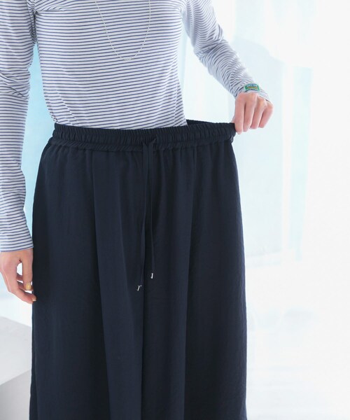 URBAN RESEARCH ROSSO（アーバンリサーチロッソ）の「撥水ギャザーワイドパンツ（その他パンツ・レディース・OFF WHITE/NAVY・36/38）」の17枚目の写真