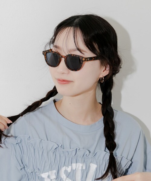 SMELLY（スメリー）の「ウェリントンマットサングラス（メガネ・レディース・DEMI/BLK・-）」の3枚目の写真
