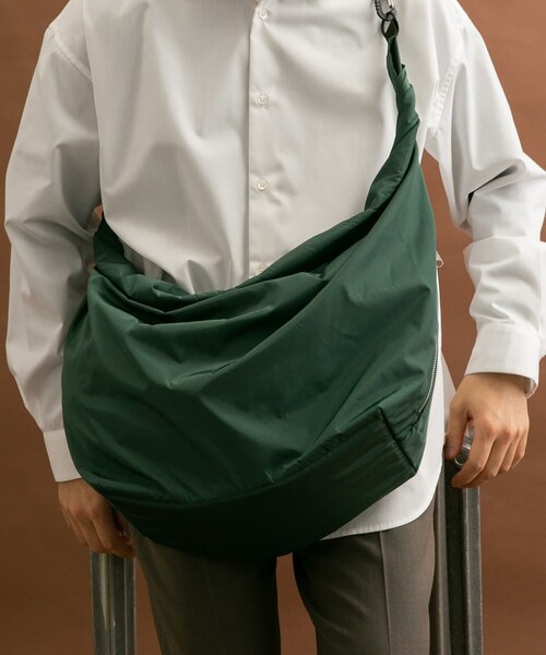 RODE SKO（ロデスコ）の「撥水ビッグボディバッグ（ショルダーバッグ・メンズ・BLACK/GREEN・one）」の15枚目の写真