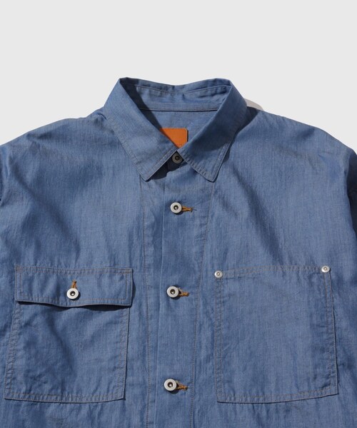 ADAM ET ROPE'（アダムエロペ）の「ライトオンスデニムシャツ ADAM ET ROPE' JEANS（シャツ/ブラウス・メンズ・ネイビー/ブルー系・L/M）」の10枚目の写真