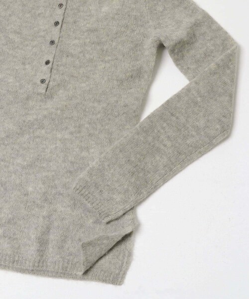 かぐれ(カグレ)の「YLEVE ALPACA KNIT HENLY NECK(ニット/セーター・レディース・FOG/OFF WHITE・1)」の16枚目の写真