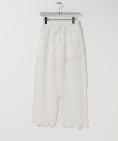 URBAN RESEARCH（アーバンリサーチ）の「crinkle crinkle crinkle　3D EMBROIDERY EASY PANTS（その他パンツ・レディース・WHITE/BLACK・Free）」の4枚目の写真