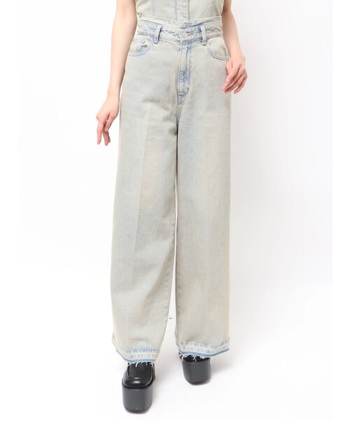 MURUA（ムルーア）の「サイドZIPスリットワイドデニム【セットアップ着用可】（デニムパンツ・レディース・ブラック/ブルー・1/2）」の16枚目の写真
