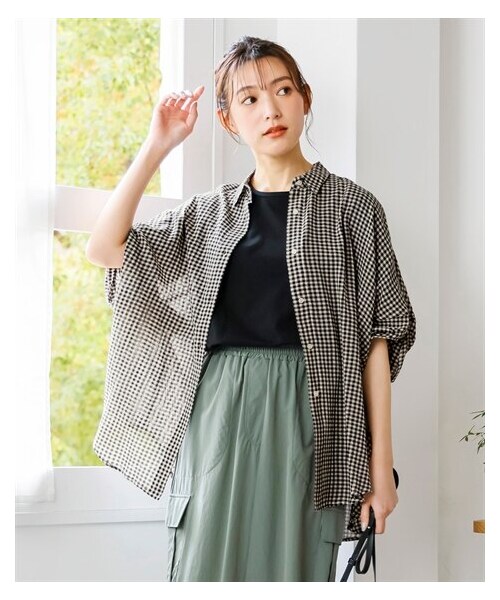 nissen（ニッセン）の「綿混涼やか5分袖リボンドルマンチュニックブラウス（薄手素材）（シャツ/ブラウス・レディース・オフホワイト/カーキ/黒系ギンガム/ブルー系ストライプ・L~LL相当/3L~4L相当/5L~6L相当/8L相当/10L相当）」の2枚目の写真