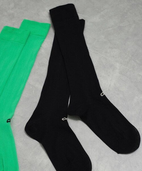 ADAM ET ROPE'(アダムエロペ)の「シアーハイソックス(ソックス/靴下・レディース・ブラック/キナリ系/グリーン/ピンク・F)」の2枚目の写真