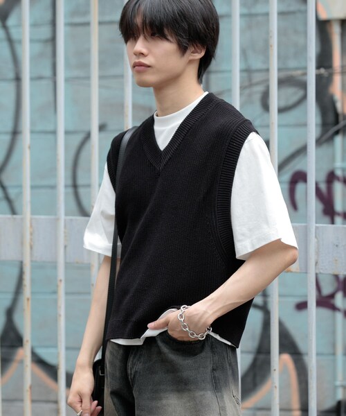 SENSE OF PLACE by URBAN RESEARCH（センスオブプレイスバイアーバンリサーチ）の「アゼアミクロップドニットベスト（ベスト・メンズ・BLACK/GRAY・M/L）」の4枚目の写真