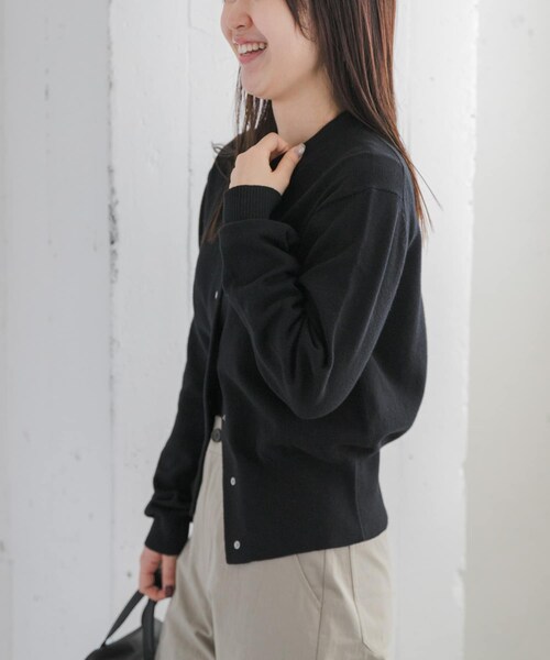URBAN RESEARCH DOORS(アーバンリサーチドアーズ)の「FORK&SPOON ミラージュクルーネックニットカーディガン(カーディガン/ボレロ・レディース・NAVY/GREEN/BROWN/BLUE/MINT/BLACK・1)」の9枚目の写真