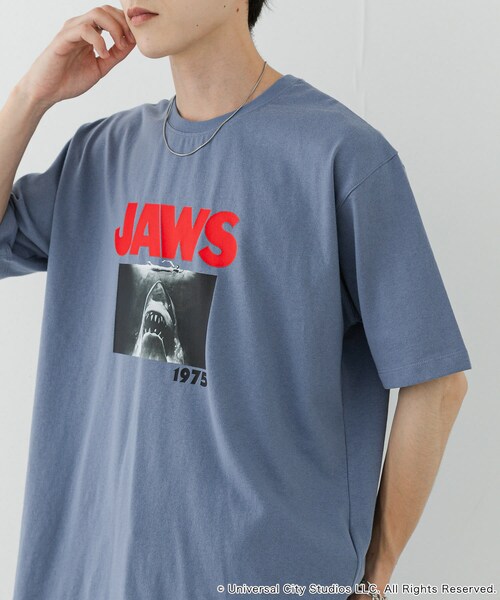SENSE OF PLACE by URBAN RESEARCH（センスオブプレイスバイアーバンリサーチ）の「『別注』SENSE OF PLACE×JAWS　プリントT-SHIRTS/B（Tシャツ/カットソー・メンズ・WHITE/CHARCOAL/BLUE・M/L）」の4枚目の写真