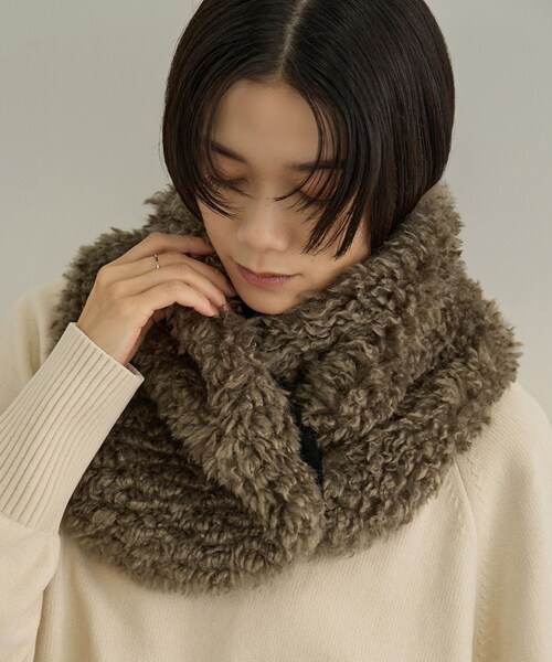 ADAM ET ROPE'（アダムエロペ）の「【HELEN MOORE（ヘレンムーア）】ラウンドアシンメトリースカーフ（ストール/ショール・レディース・ブラウン系・F）」の2枚目の写真