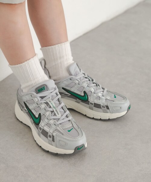 URBAN RESEARCH DOORS(アーバンリサーチドアーズ)の「NIKE P-6000 PS(KIDS)(スニーカー・キッズ・WHITE/METALLIC・19/20/21/22)」の17枚目の写真