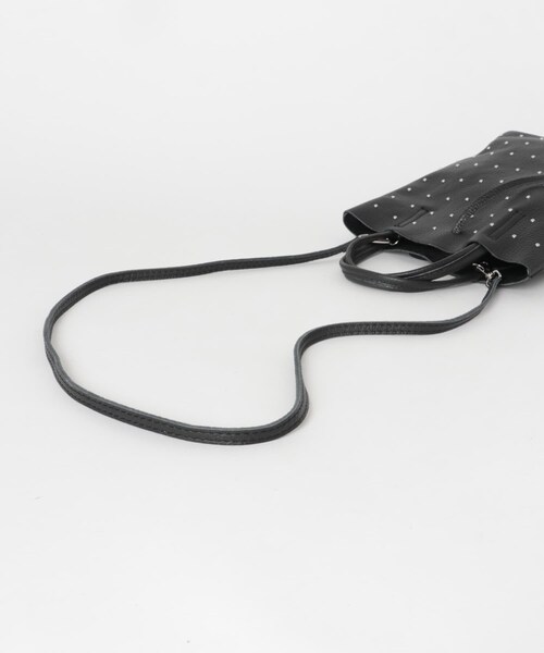 URBAN RESEARCH（アーバンリサーチ）の「スタッズミニトートバッグ（トートバッグ・レディース・BLACK/SILVER・-）」の13枚目の写真
