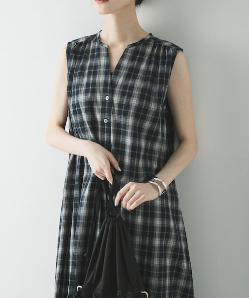 URBAN RESEARCH（アーバンリサーチ）の「サッカーチェックワンピース（ワンピース・レディース・BLACK/NAVY・Free）」の2枚目の写真