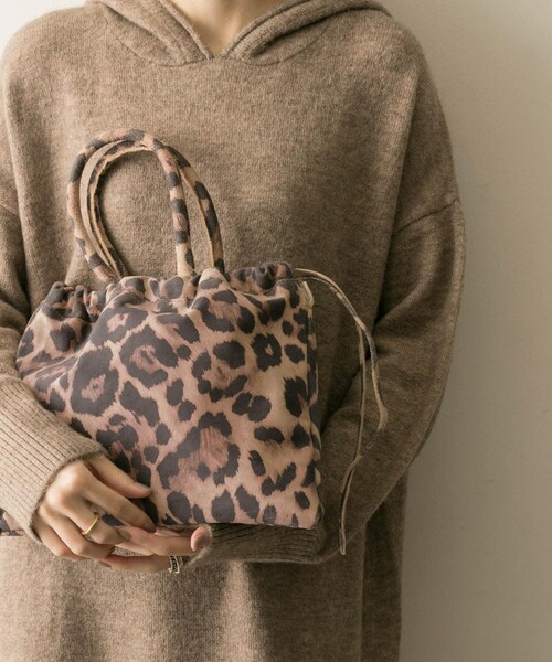 URBAN RESEARCH（アーバンリサーチ）の「Ch!iii×URBAN RESEARCH　別注Squeeze clutch（クラッチバッグ・レディース・Leopard/Taupe・-）」の3枚目の写真