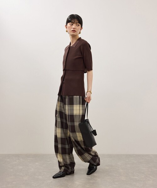 ADAM ET ROPE'(アダムエロペ)の「TWトロチェックスラックス/防シワ(スラックス・レディース・ブラック/グレー系/ブラウン系・36/38)」の16枚目の写真