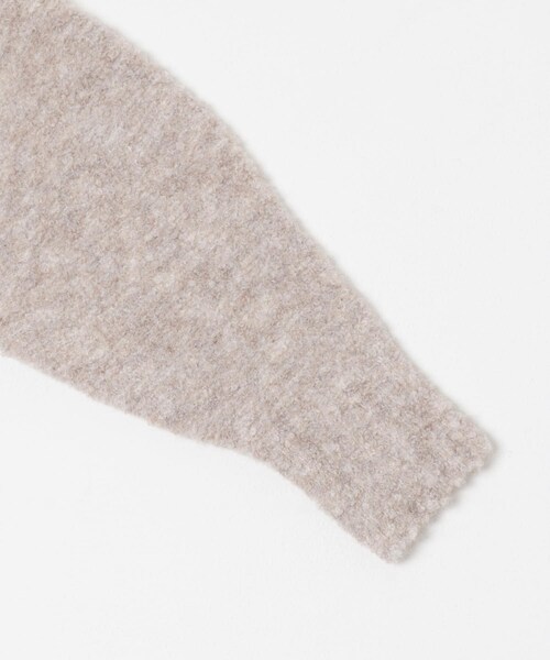 URBAN RESEARCH ROSSO（アーバンリサーチロッソ）の「『WEB限定』Vネックカーブスリーブニット（ニット/セーター・レディース・CORAL/CHARCOAL/MOCHA・Free）」の22枚目の写真