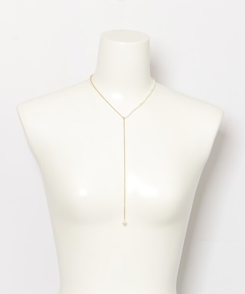 URBAN RESEARCH ROSSO（アーバンリサーチロッソ）の「Pearl×chain lariat（ネックレス・レディース・WHT×GLD・Free）」の7枚目の写真