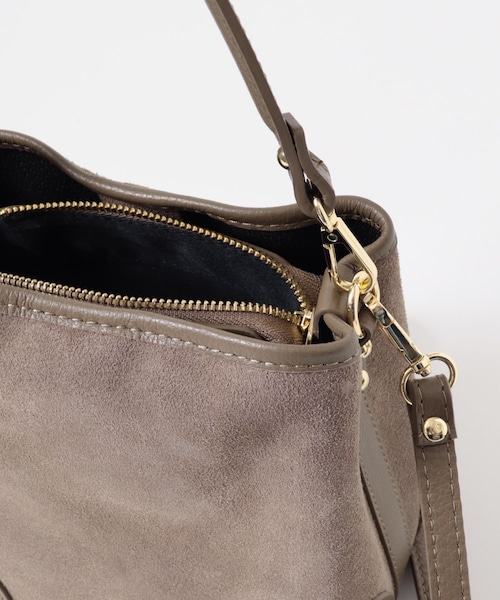 URBAN RESEARCH ROSSO（アーバンリサーチロッソ）の「AULENTTI　スエードスクエアBAG（ハンドバッグ・レディース・TAUPE/CUOIO・0）」の13枚目の写真