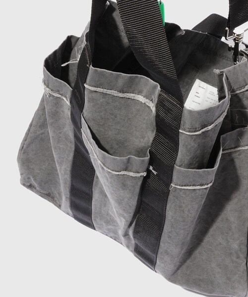 ADAM ET ROPE'(アダムエロペ)の「【CAMIEL FORTGENS/カミエル フォートヘンス】WORKER SHOPPER(ショルダーバッグ・メンズ・チャコール・F)」の7枚目の写真