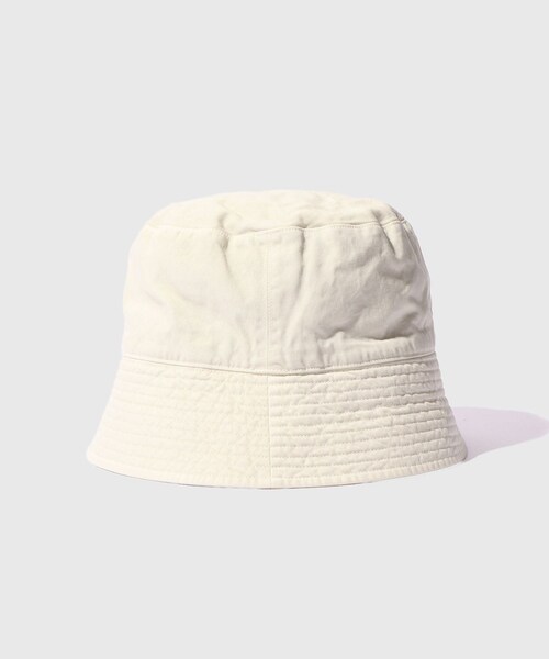 ADAM ET ROPE'（アダムエロペ）の「【AURALEE/オーラリー】GARMENT-DYED FINX CHINO BUCKET HAT MADE BY KIJIMA TAKAYUKI（ハット・メンズ・ホワイト/キナリ/ネイビー・F）」の5枚目の写真