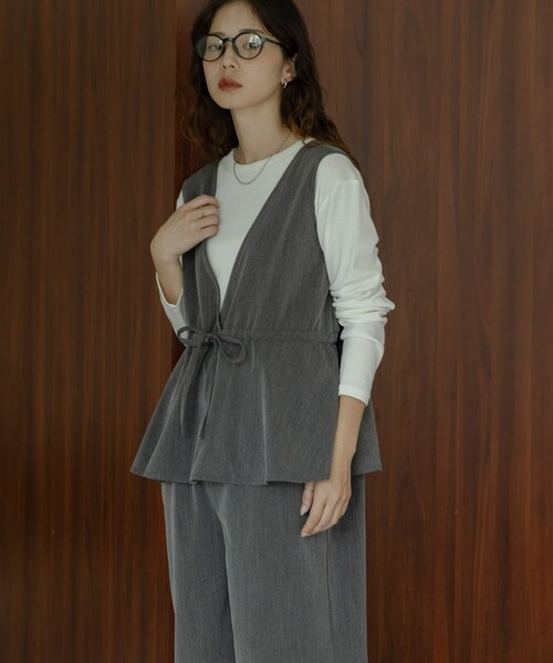 URBAN RESEARCH Sonny Label（アーバンリサーチサニーレーベル）の「ペプラムオールインワン（つなぎ/オールインワン・レディース・ブラック/グレー・36/38）」の2枚目の写真