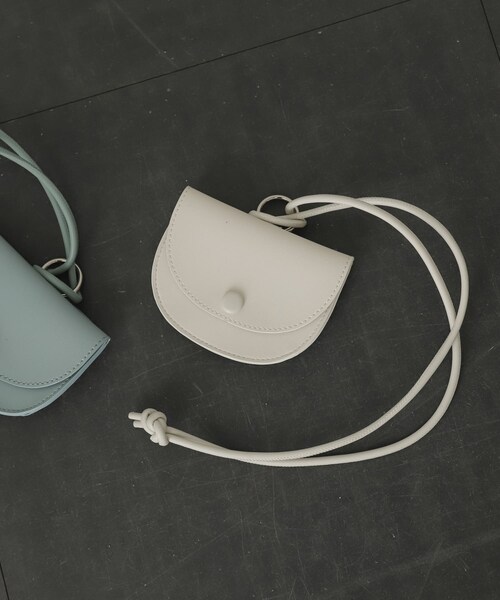 SENSE OF PLACE by URBAN RESEARCH(センスオブプレイスバイアーバンリサーチ)の「ミニフラップショルダーバッグ(ショルダーバッグ・レディース・BLACK/IVORY/L.BLUE・one)」の2枚目の写真