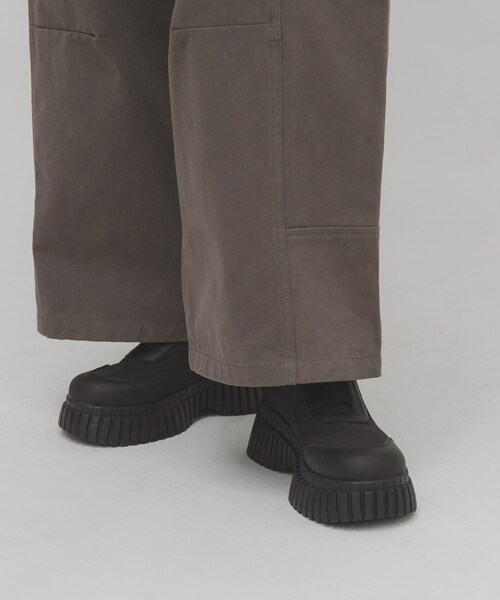 KBF（ケイビーエフ）の「チャンキーソールパファースリッポン（スニーカー・レディース・KHAKI/BLACK・37/38/39）」の4枚目の写真