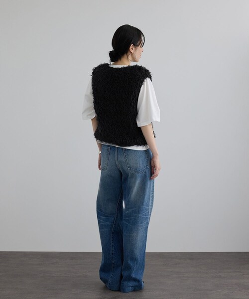 ADAM ET ROPE'(アダムエロペ)の「カーリーモヘアクロップドベスト(ベスト・レディース・ブラック/オフホワイト・F)」の8枚目の写真