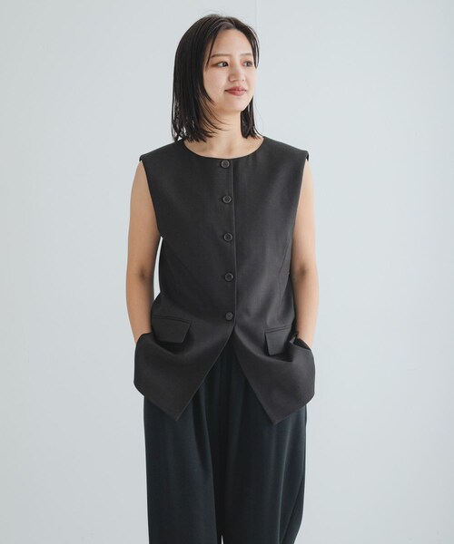URBAN RESEARCH（アーバンリサーチ）の「AMOMENTO　OVERSIZED BUTTON UP VEST（ベスト・レディース・BLACK/DARK BROWN・0）」の4枚目の写真