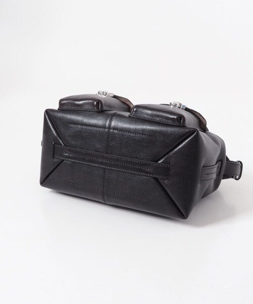 URBAN RESEARCH(アーバンリサーチ)の「LEMAIRE MEDIUM GEAR BAG(ショルダーバッグ・メンズ・ESPRESSO/DARK MINK・-)」の6枚目の写真