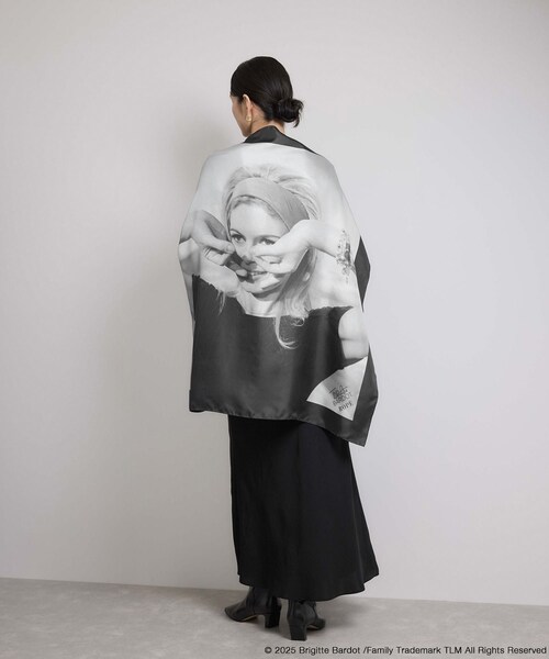 ROPE'（ロペ）の「【Brigitte Bardot×ROPE'・コラボ】プリントシルクスカーフ/Lサイズ（バンダナ/スカーフ・レディース・ブラック/ブラック系・F）」の8枚目の写真