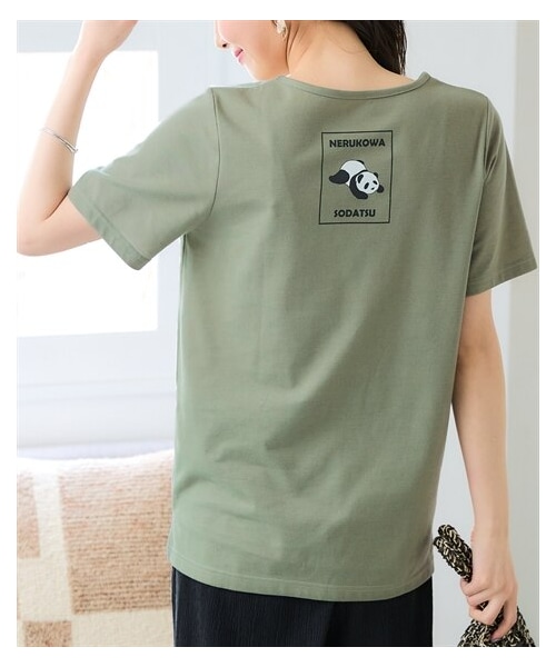 nissen（ニッセン）の「＜大きいサイズ＞汗染みしにくい色々選べるプリントTシャツ（Tシャツ/カットソー・レディース・ネイビー(フラワーロゴ)/黒(フォト)/モカベージュ(ロゴ・ナンバー)/黒(ロゴ)/杢グレー(パイナップル)/オレンジ(ネコ)/オフホワイト(ポスター)/ソフトカーキ(パンダ)/ピンク(ロゴマーク)/ネイビー(和花風)・L/LL/3L/4L/5L/6L/8L/10L）」の5枚目の写真