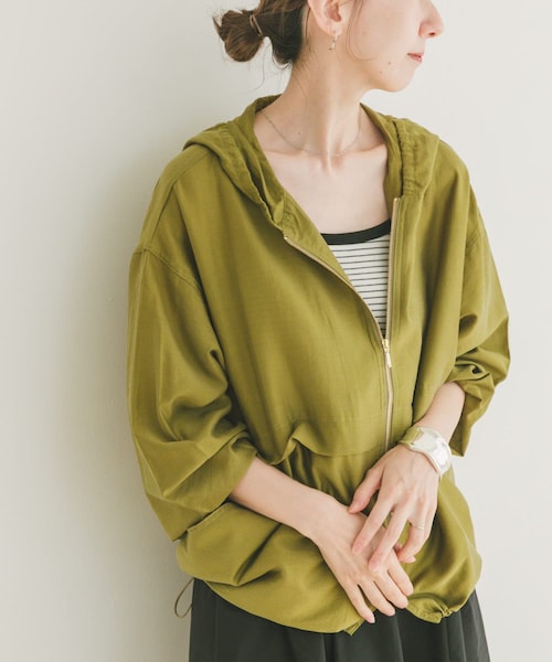 ITEMS URBANRESEARCH（アイテムズ アーバンリサーチ）の「シアーフードブルゾン（ブルゾン・レディース・OFF/KHK/BLK・FREE）」の3枚目の写真