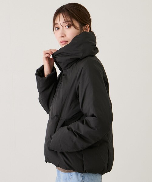 Jayro(ジャイロ)の「ナイロンマイクロタフタショートダウン(ダウンジャケット/コート・レディース・ブラック/ベージュ系・M)」の7枚目の写真